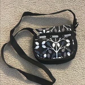 Never Used LeSportsac Crossbody Bag With Adjustable Strap